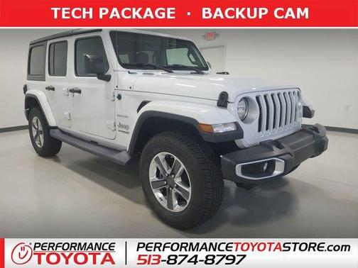 Bright White Clearcoat 2019 Jeep Wrangler Unlimited Sahara