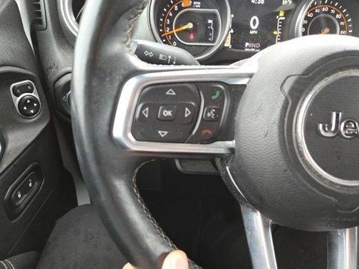 Bright White Clearcoat 2019 Jeep Wrangler Unlimited Sahara