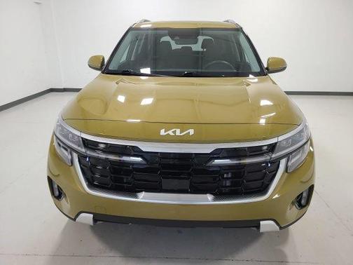 Green 2024 Kia Seltos SX