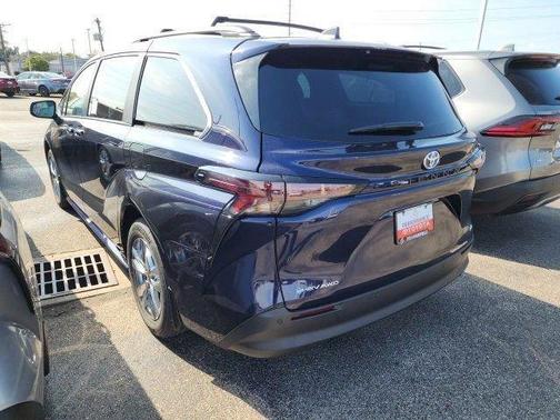 2025 Toyota Sienna XLE