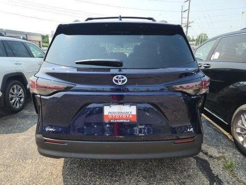 2025 Toyota Sienna LE