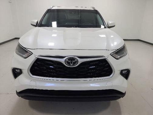 Blizzard Pearl 2021 Toyota Highlander XLE