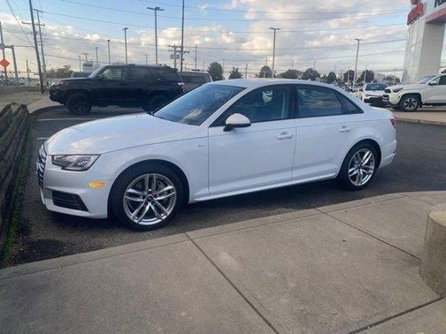 2017 Audi A4 Season of Audi Premium