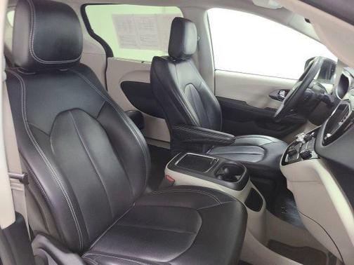 Fathom Blue Pearlcoat 2023 Chrysler Pacifica Touring-L