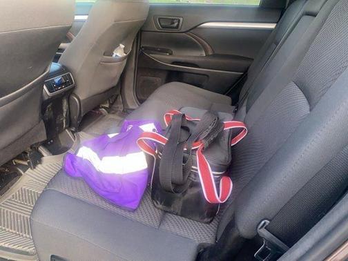 Toasted Walnut Pearl 2018 Toyota Highlander LE Plus