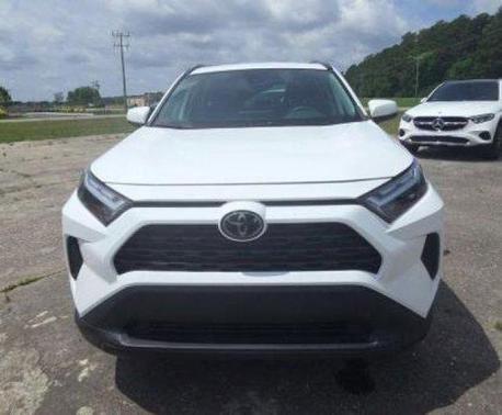 Ice 2023 Toyota RAV4 XLE