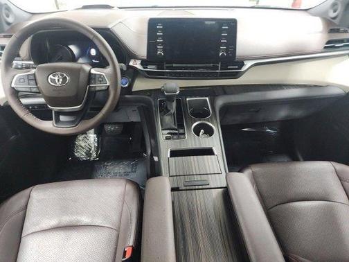 2024 Toyota Sienna Platinum 7 Passenger