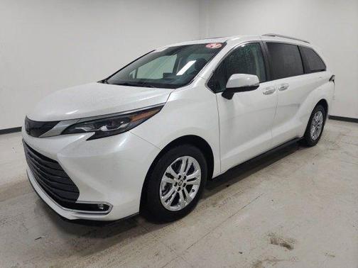 2024 Toyota Sienna Platinum 7 Passenger