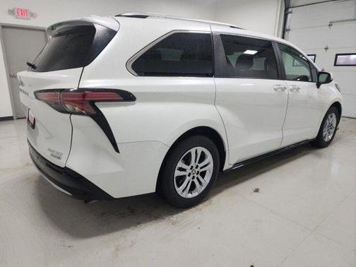 2024 Toyota Sienna Platinum 7 Passenger