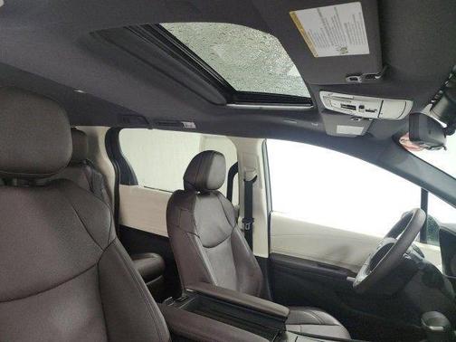 2024 Toyota Sienna Platinum 7 Passenger