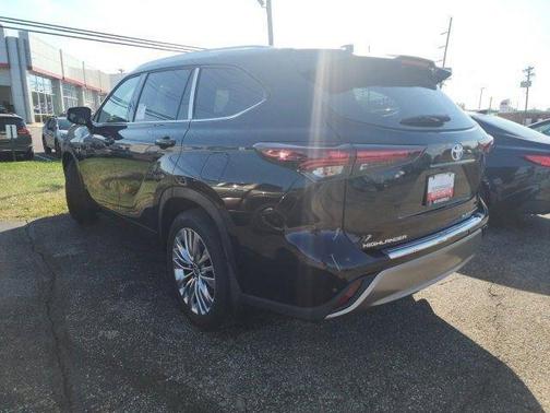 2025 Toyota Highlander Platinum