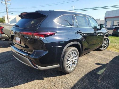 2025 Toyota Highlander Platinum