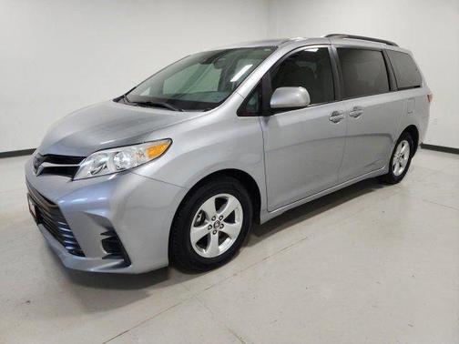 2018 Toyota Sienna LE