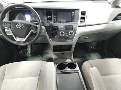 2018 Toyota Sienna LE