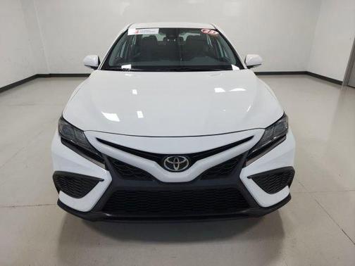 Ice 2023 Toyota Camry SE