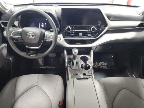 2024 Toyota Highlander Platinum