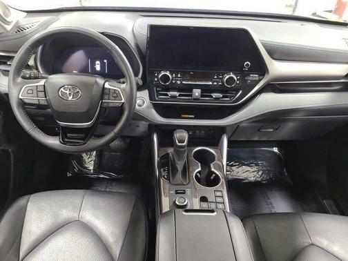Midnight Black Metallic 2024 Toyota Highlander Limited