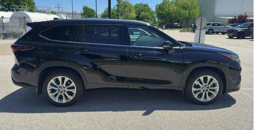 Midnight Black Metallic 2024 Toyota Highlander Limited