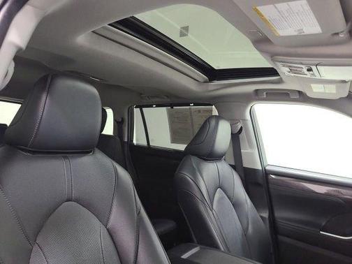 Midnight Black Metallic 2024 Toyota Highlander Limited