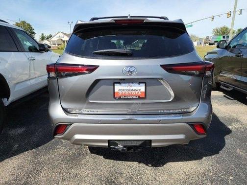 2025 Toyota Highlander Platinum