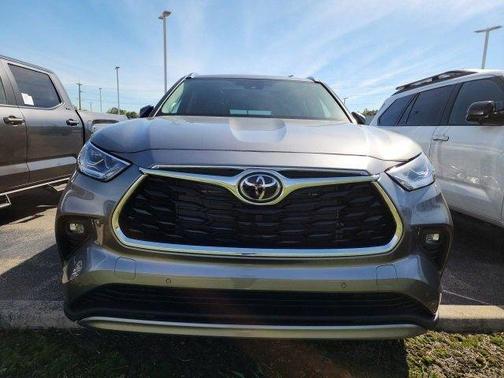 2025 Toyota Highlander Platinum