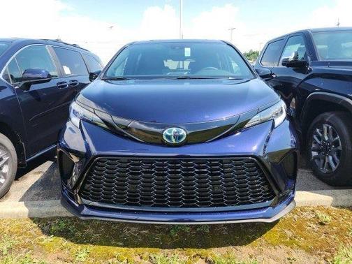 2025 Toyota Sienna XSE 7 Passenger