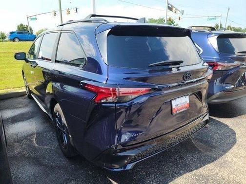 2025 Toyota Sienna XSE 7 Passenger