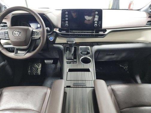 2022 Toyota Sienna Platinum 7 Passenger