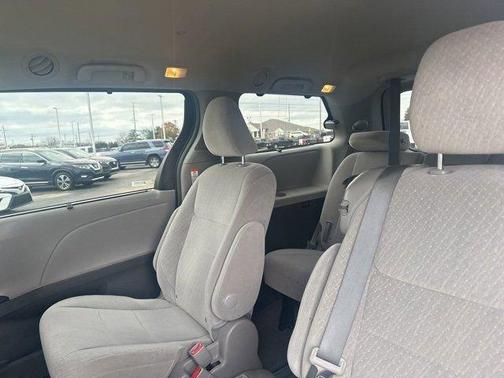 2016 Toyota Sienna LE