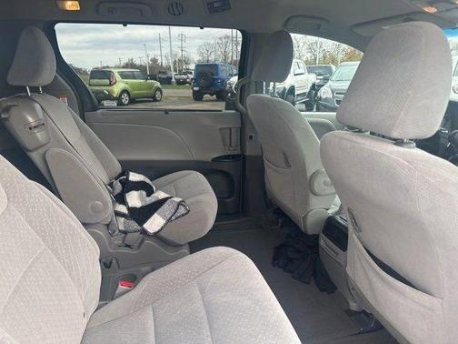 2016 Toyota Sienna LE