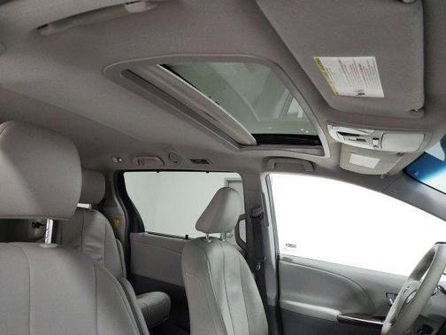 2014 Toyota Sienna XLE