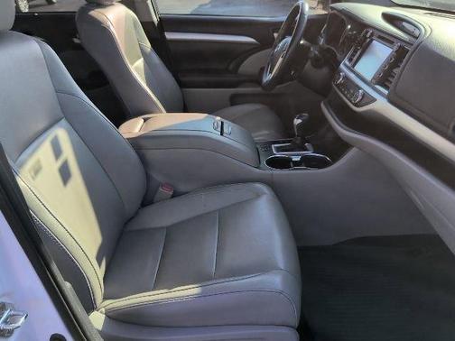 Blizzard Pearl 2019 Toyota Highlander XLE