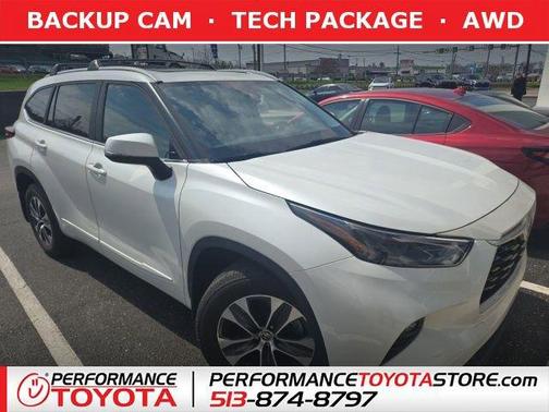 Wind Chill Pearl 2023 Toyota Highlander XLE