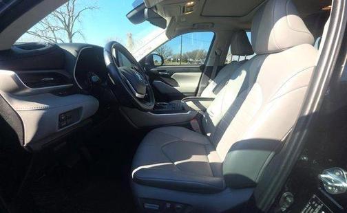 2022 Toyota Highlander Hybrid XLE