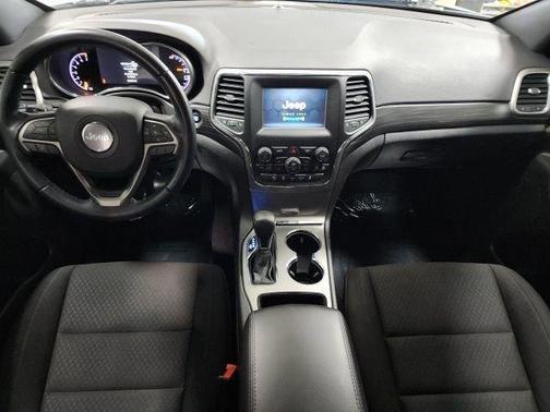 Diamond Black 2021 Jeep Grand Cherokee Laredo E