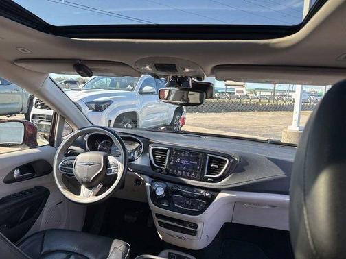 2018 Chrysler Pacifica Hybrid Limited