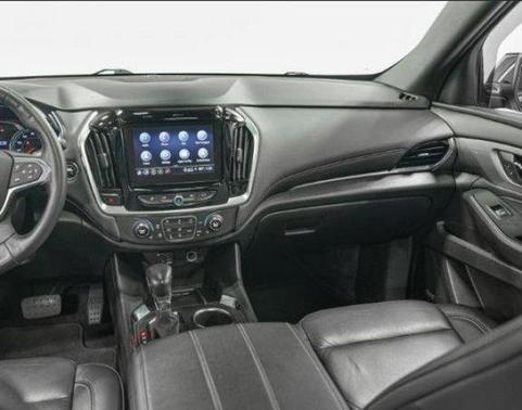 Mosaic Black Metallic 2023 Chevrolet Traverse LT Leather