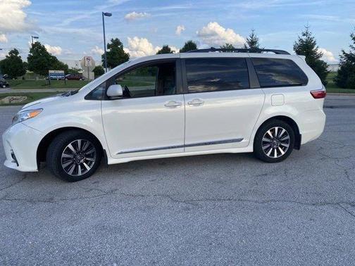 2019 Toyota Sienna XLE