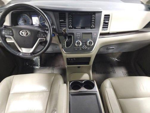 2019 Toyota Sienna XLE