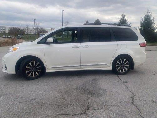 2019 Toyota Sienna XLE