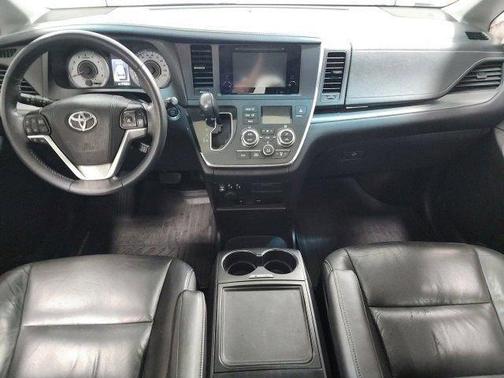 2017 Toyota Sienna SE