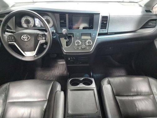 2017 Toyota Sienna SE