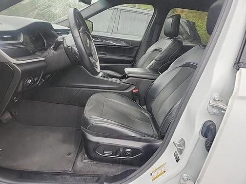 2021 Jeep Grand Cherokee L Laredo