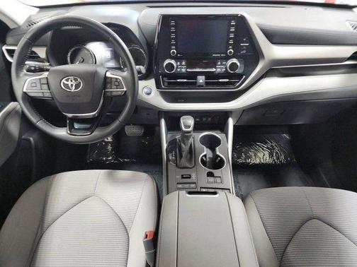 2020 Toyota Highlander LE