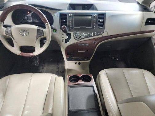 2013 Toyota Sienna XLE