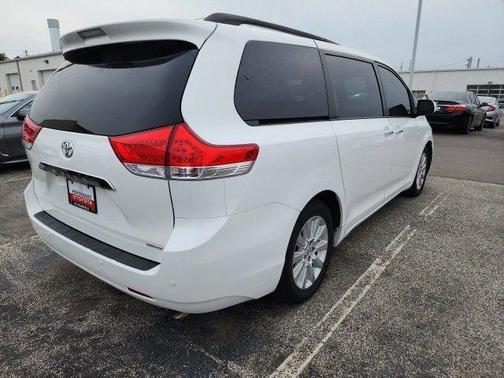 2013 Toyota Sienna XLE