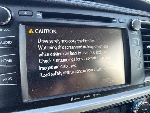 Creme Brulee Mica 2016 Toyota Highlander LE