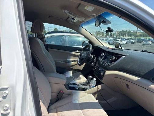 2018 Hyundai TUCSON SE