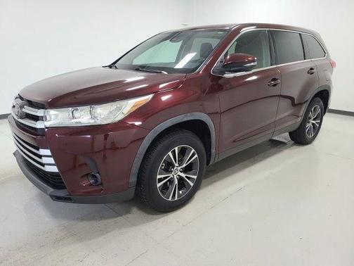 Ooh La La Rouge Mica 2019 Toyota Highlander LE