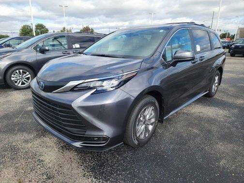2025 Toyota Sienna LE